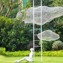 【不銹鋼人物雕塑云朵秋千裝置藝術(shù)雕塑售樓處景觀小品擺件城市雕塑圖片】不銹鋼人物雕塑云朵秋千裝置藝術(shù)雕塑售樓處景觀小品擺件城市雕塑